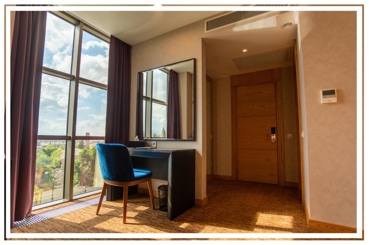Premium Hotel กันจา ภายนอก รูปภาพ