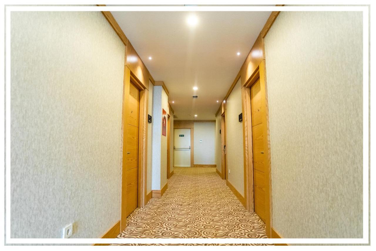 Premium Hotel กันจา ภายนอก รูปภาพ