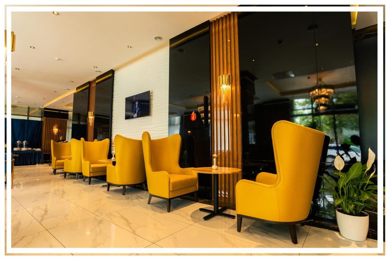 Premium Hotel กันจา ภายนอก รูปภาพ